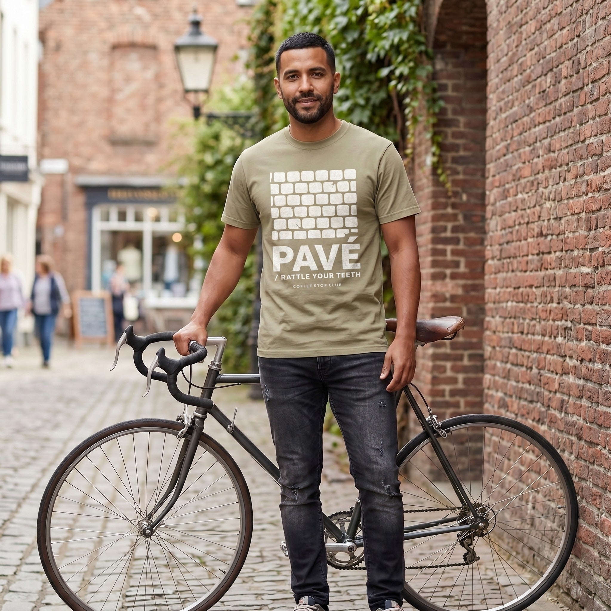 Pavé Tour T‑Shirt — Khaki lifestyle